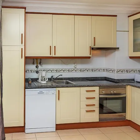 Apartment With Balcony Near And Center